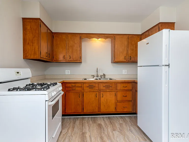 116 W Austin Ave #B — Photo 6