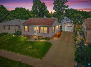 604 S Willow Ave, Sioux Falls, SD 57104