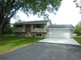 W330S7654 Horseshoe Ct, Mukwonago, WI 53149