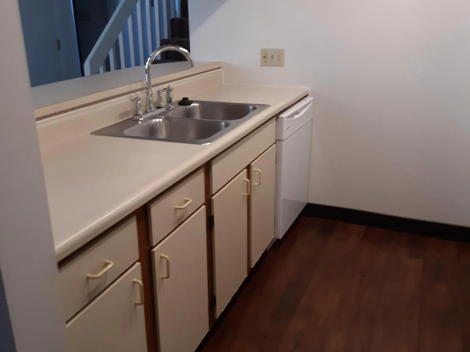 1 bed, 800 sqft, $1,100 — Photo 3