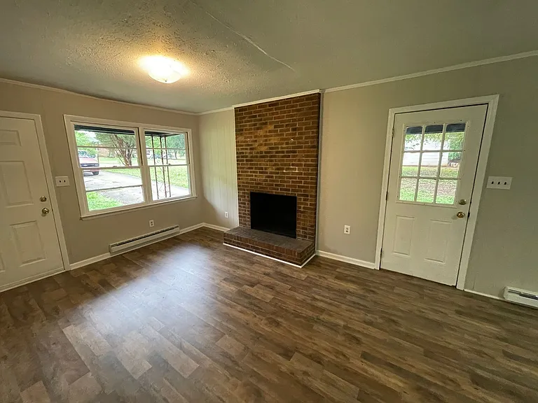 6008 Leo Dr — Photo 3