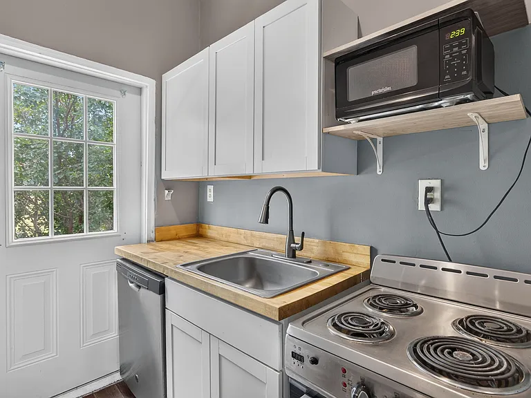 1419 Barnard St #B — Photo 25
