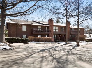 698 Trailcrest Ct APT 4, Saint Louis, MO 63122