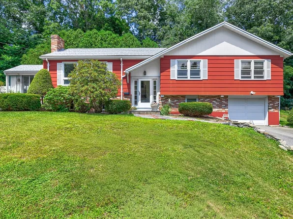 15 Norman Pl, Leominster, MA 01453