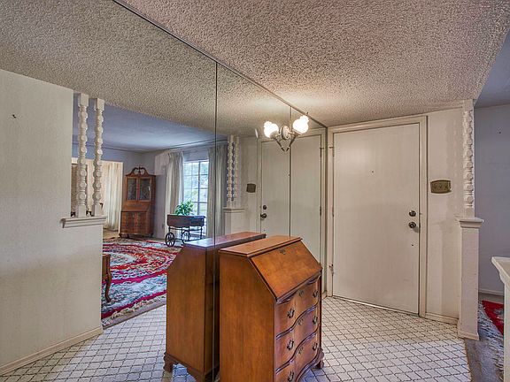 5th image of 6924 Orizaba Ave
