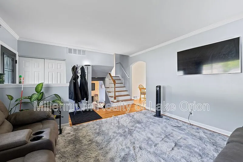 3 bed, 1.5 bath, 1421 sqft, $2,295 — Photo 4