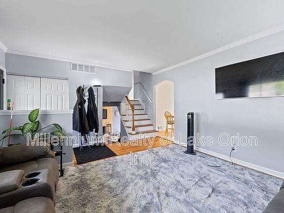 4th image of 676 Sheffield Rd