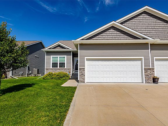 2nd image of 813 Pinehurst Way