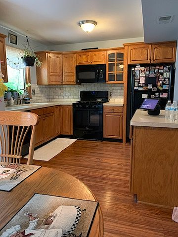 1st image of 18 Harvest Way Unit B