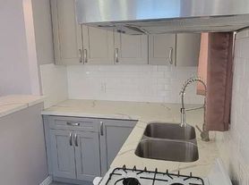 110 N San Marino Ave, Pasadena, CA