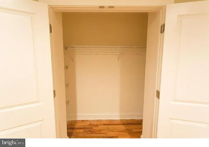2 bed, 1.0 bath, 5286 sqft, $3,300 — Photo 4
