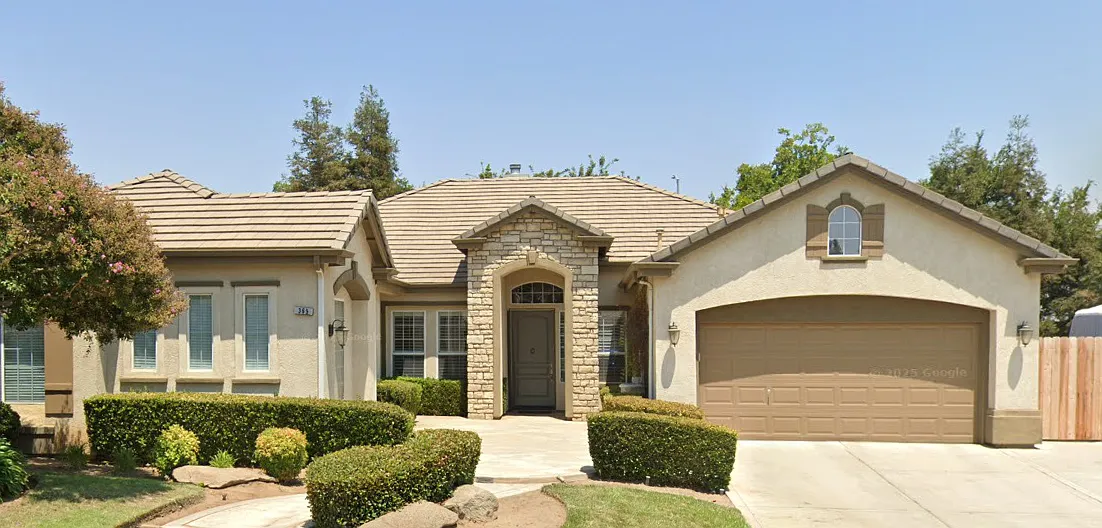 4 bed, 2909 sqft, $3,800 — Photo 2