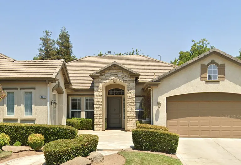 365 Jordan Ave — Photo 2