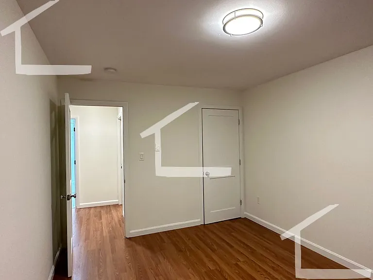 15 Embassy Rd #2D — Photo 25