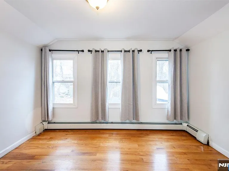 677 Warwick Tpke — Photo 12