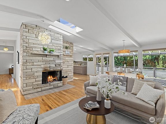 3rd image of 2752 NE 103rd Street
