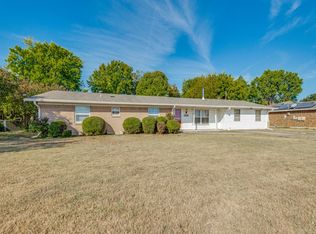 2326 SE 4th St, Grand Prairie, TX 75051