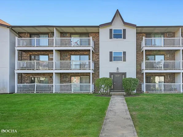 243 Gregory St APT 9, Aurora, IL 60504