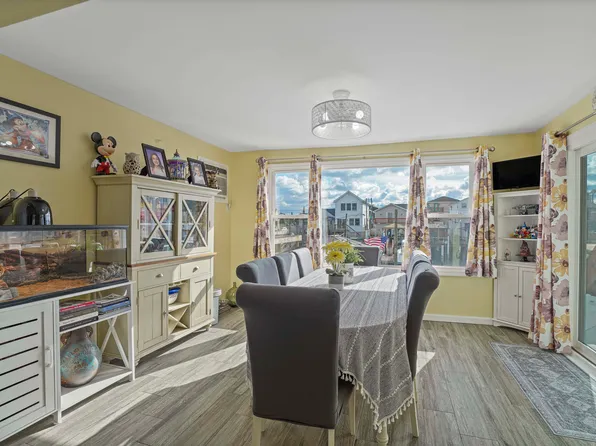 48 Gotham Avenue image 12 of 38