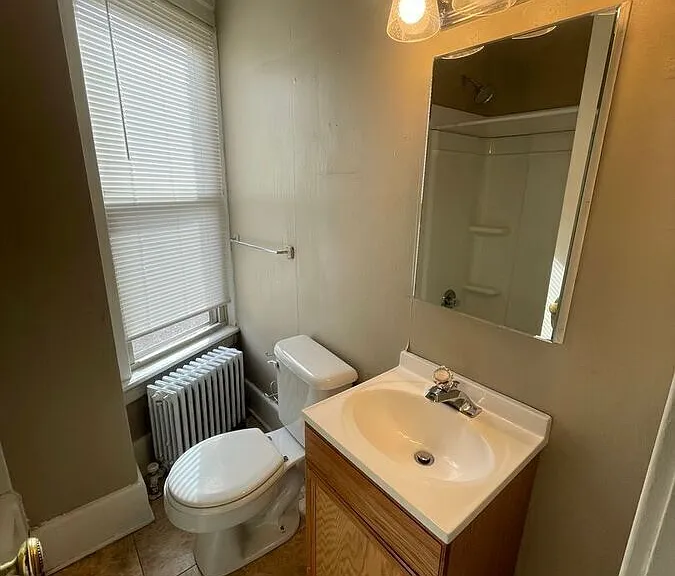 440 W 10th St #3 — Photo 3