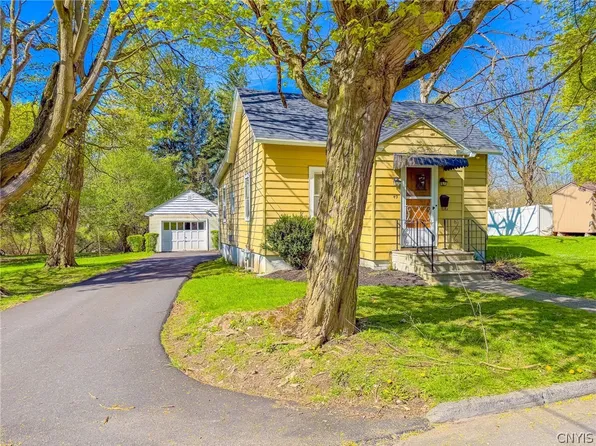 49 Grant St, Auburn, NY 13021