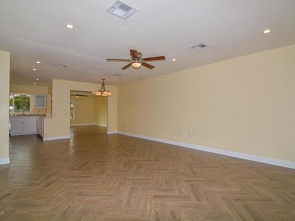 5th image of 13035 W La Terraza Dr