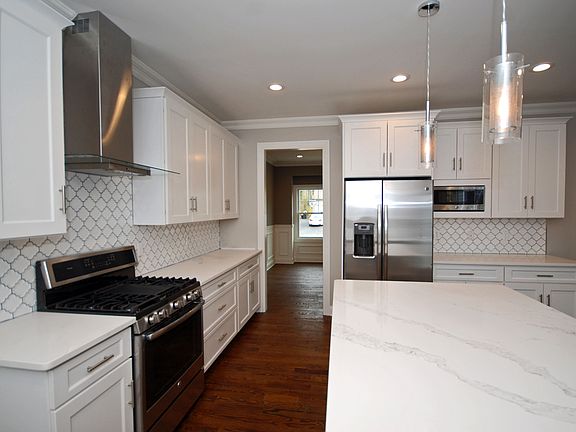 5th image of 36 Ashwood Dr