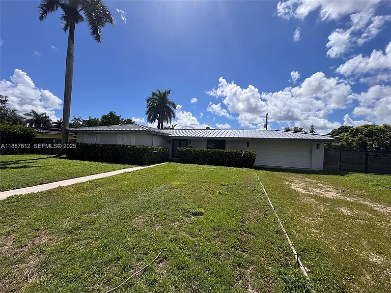 444 NW 21st St — Photo 5