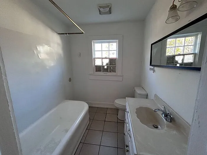 3 bed, 1.0 bath, 1516 sqft, $895 — Photo 1