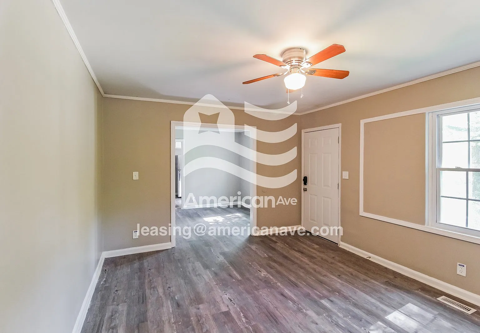 3 bed, 1.0 bath, 996 sqft, $1,518 — Photo 3