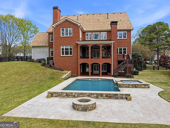 3rd image of 800 Owens Lake Rd