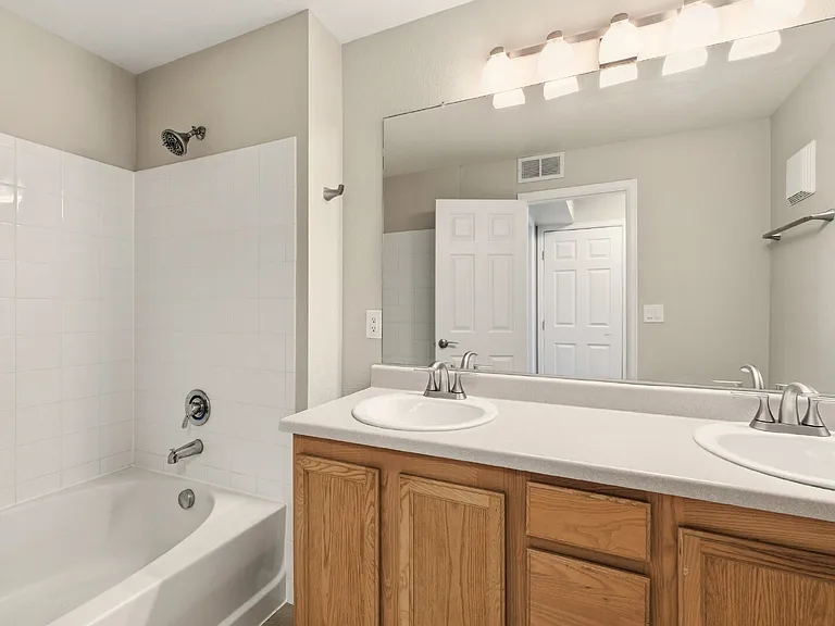 5726 N Genoa Way #301 — Photo 15