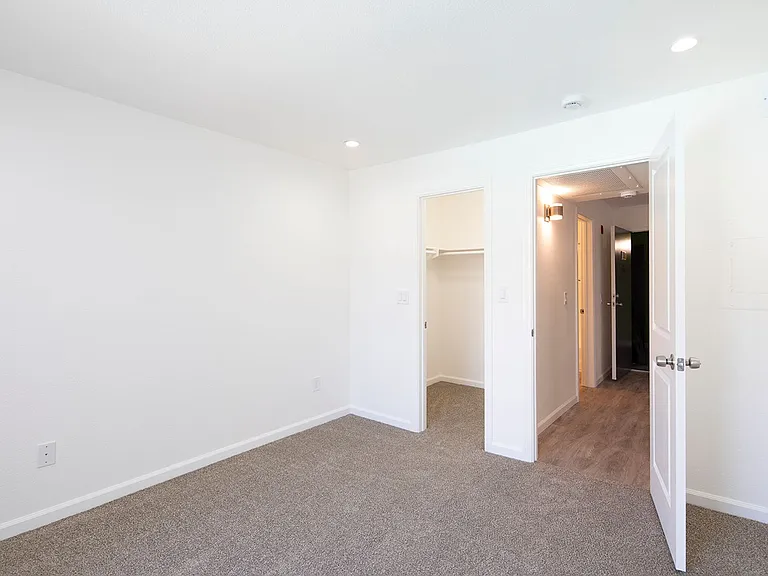 Mission Pacific Apartments — Photo 58