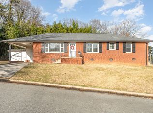 220 Friendly Rd, Burlington, NC 27217