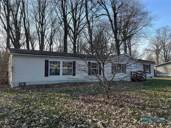 1765 Lagundovie Rd, Oregon, OH 43616