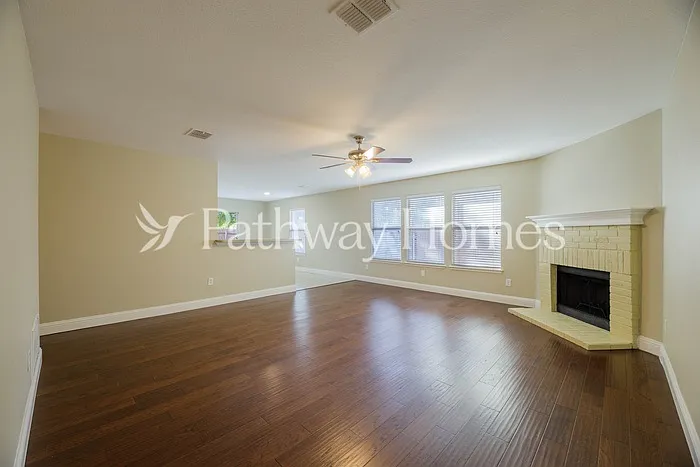 3 bed, 2.0 bath, 1585 sqft, $2,245 — Photo 3