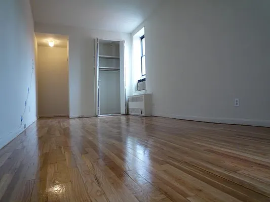 Rented by DSA Realty Midtown West | media 8