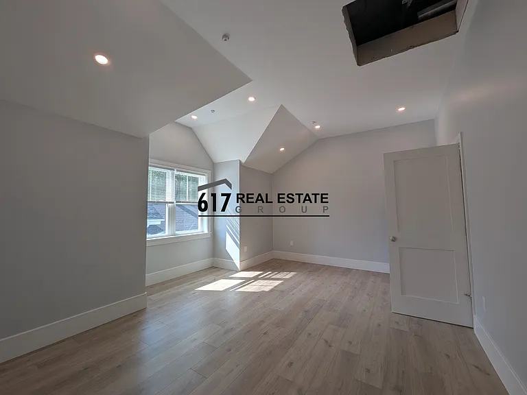 11 Holton St #5 — Photo 9