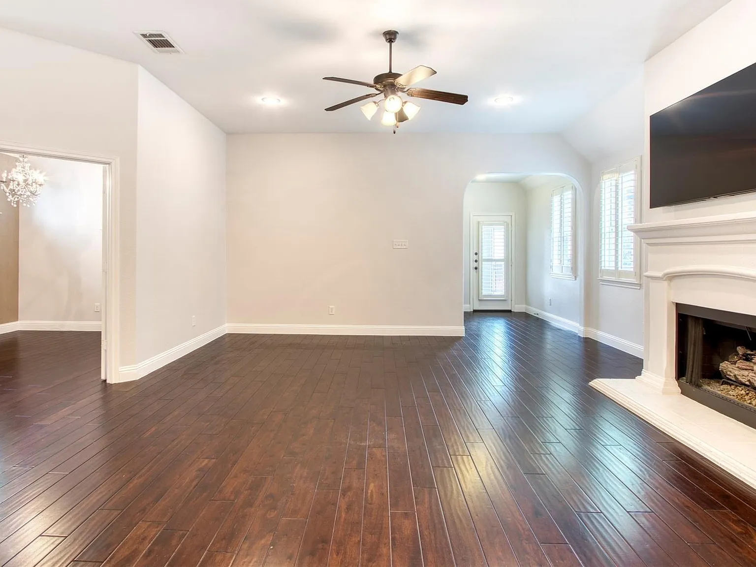 2 bed, 1814 sqft, $3,200 — Photo 4