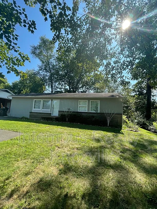 3 bed, 2.0 bath, 1350 sqft, $1,950 — Photo 1