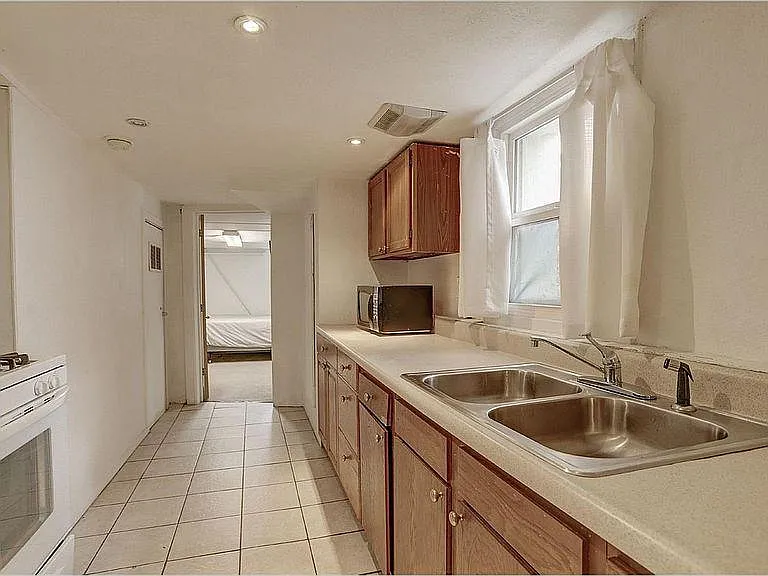 226 N Pearl St #B — Photo 4