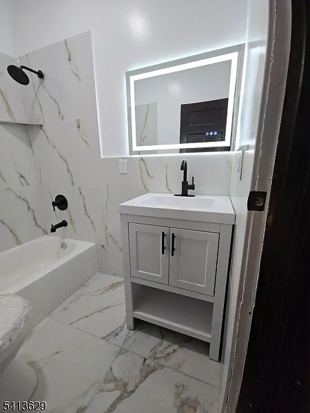 3 bed, 1.0 bath, $2,200 — Photo 2