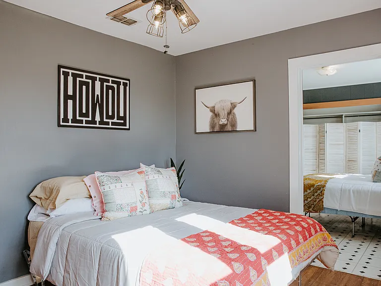 604 W Pecan St — Photo 55