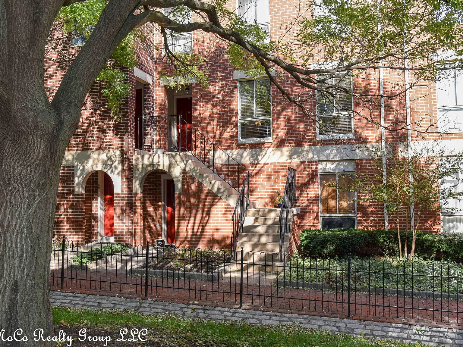 2 bed, 895 sqft, $2,100 — Photo 2