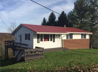 601 Green Acres Cir, Spencer, WV 25276