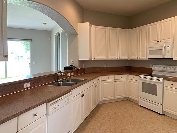 4th image of 434 NW Sheffield Cir