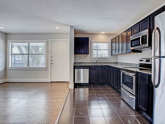 4th image of 1218 Jackson Blvd #21