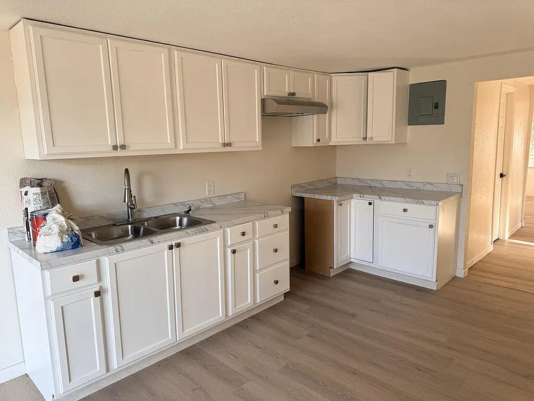 409 W Mable St — Photo 4