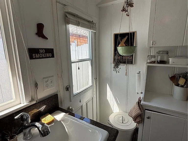 953 Glenneyre St — Photo 9
