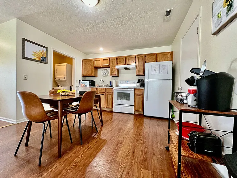 105 Overbrook Dr — Photo 6